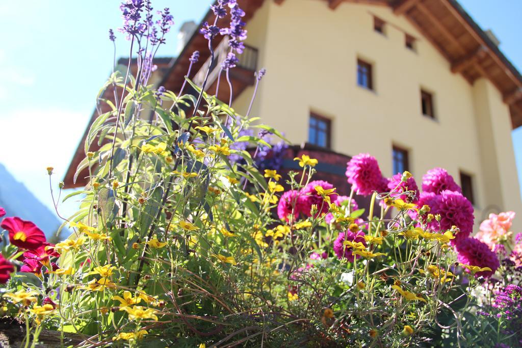 Hotel Lyshaus Gressoney-Saint-Jean Exterior photo